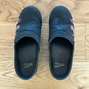 Women’s Dansko Black Clog (size 39)